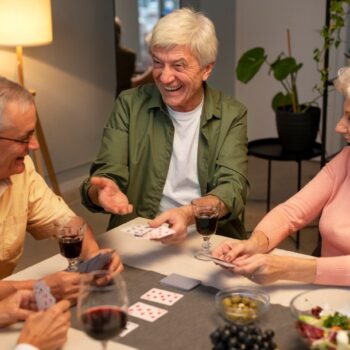 Les jeux de société, un passe-temps bénéfique pour les seniors