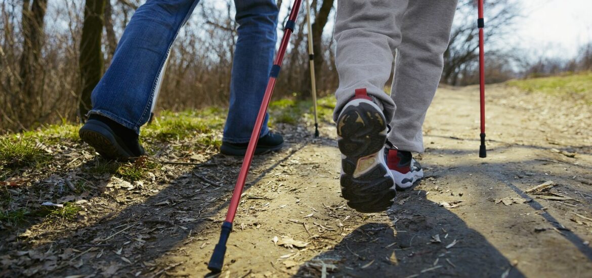 Comment choisir des chaussures adaptées pour la marche des seniors ?